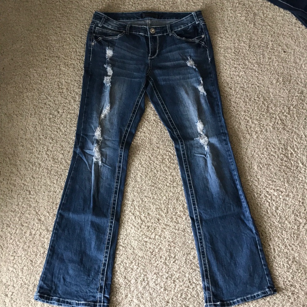 🌟NWOT-11/12regular,distressed, bootcut jeans.